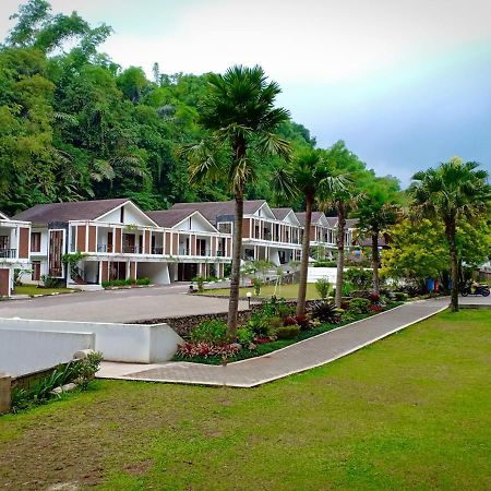 Zuri Resort Cipanas Puncak Exterior foto