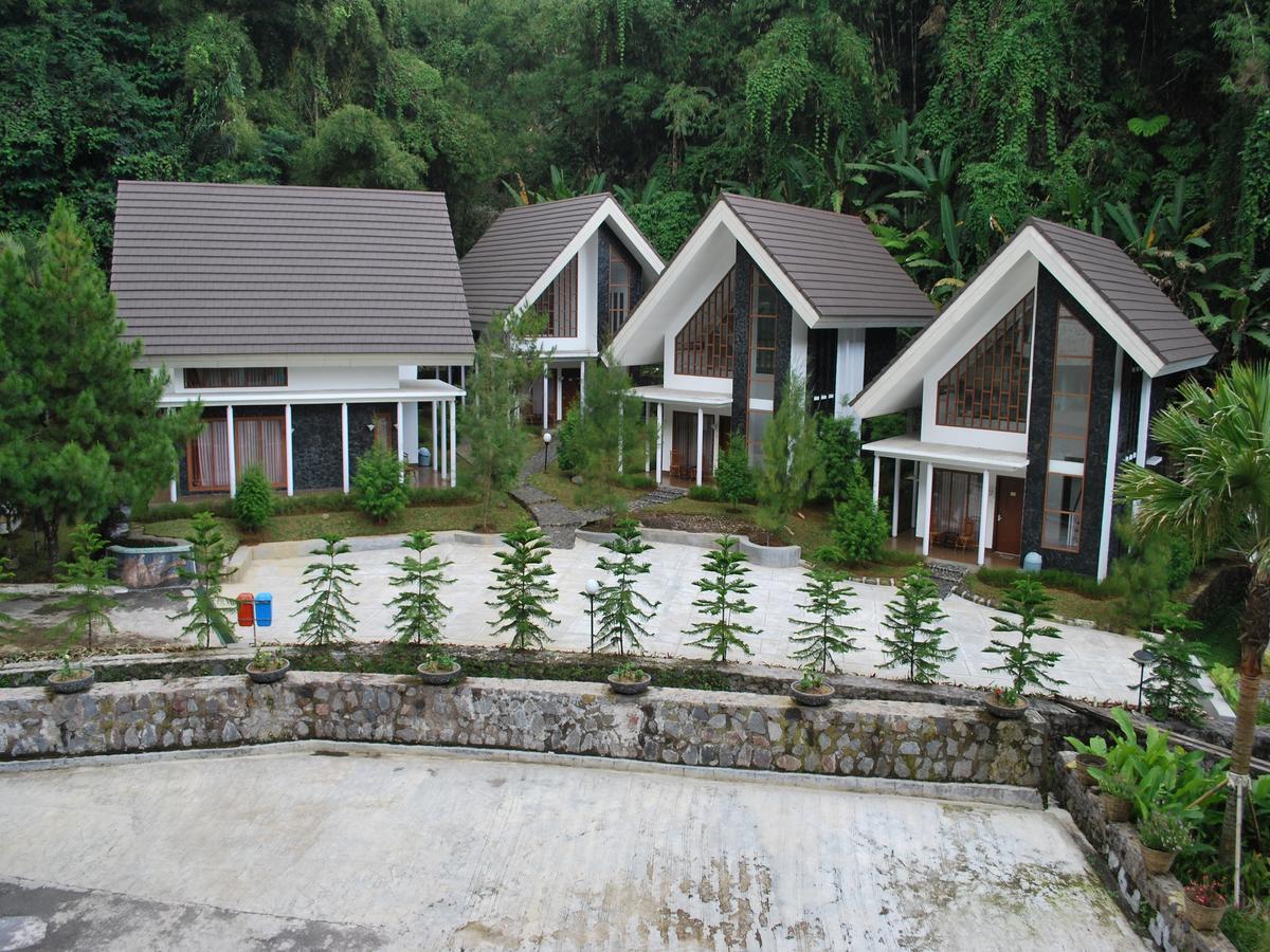 Zuri Resort Cipanas Puncak Exterior foto