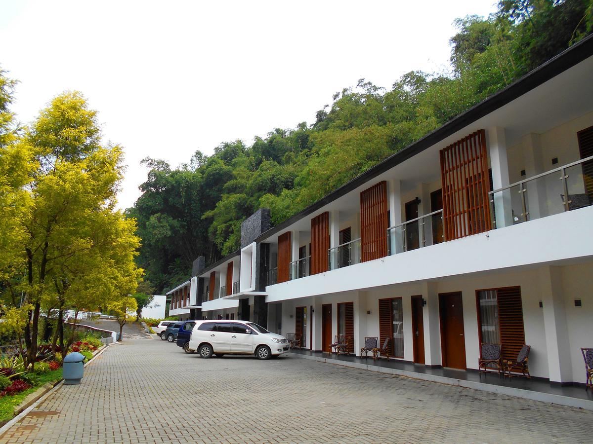 Zuri Resort Cipanas Puncak Exterior foto