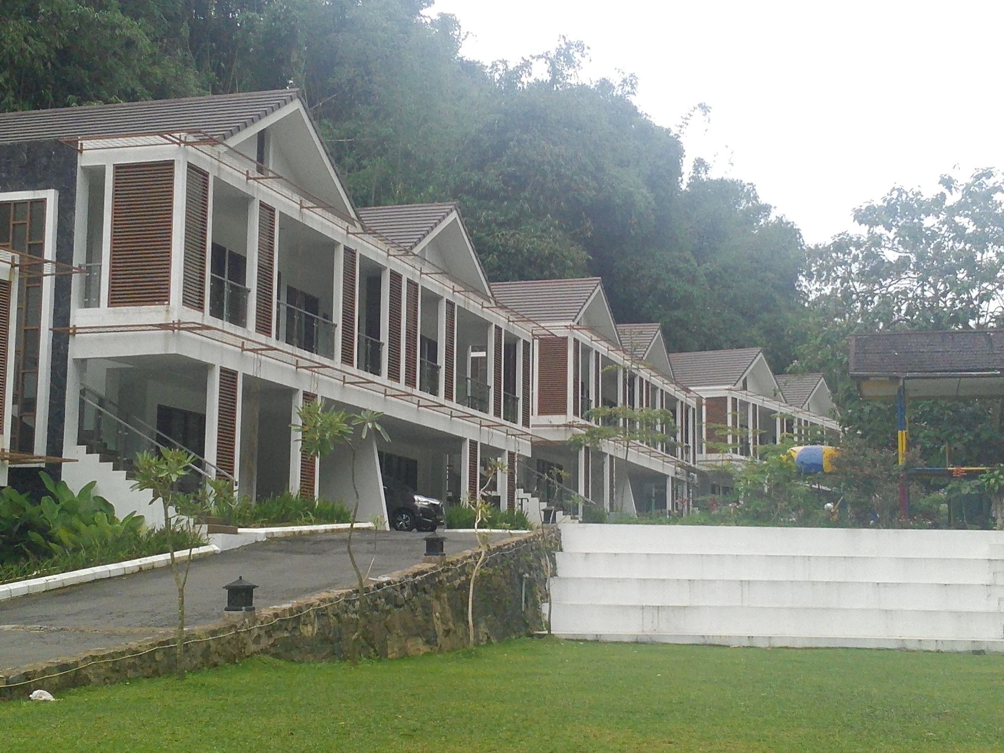 Zuri Resort Cipanas Puncak Exterior foto