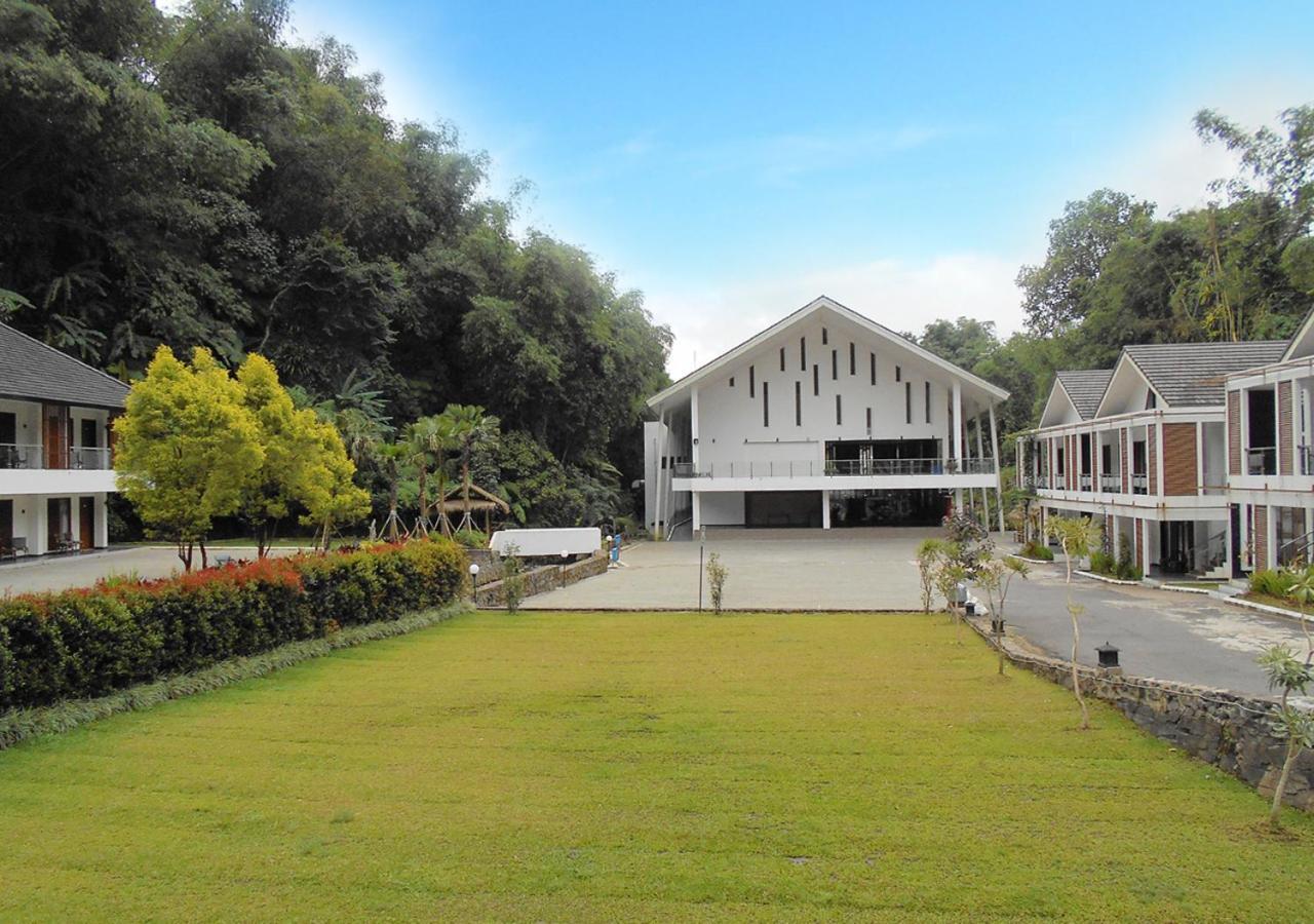 Zuri Resort Cipanas Puncak Exterior foto